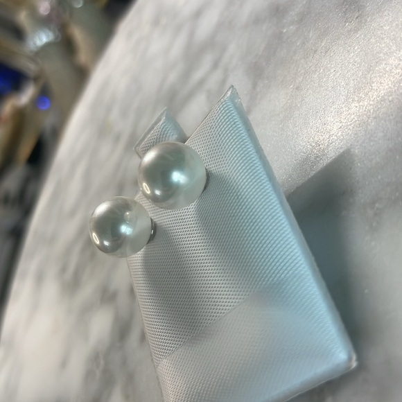 925 Sterling Large Pearl Studs - Picture 3 of 4